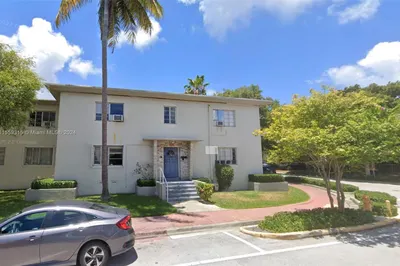 8340 Crespi Blvd #18 1