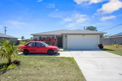 434 NW Airoso Boulevard 1