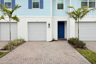 121 SE Birch Terrace 1