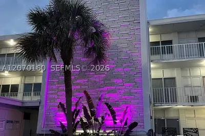 2101 Normandy Dr #202 1