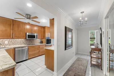 8520 CASA DEL LAGO #E 1
