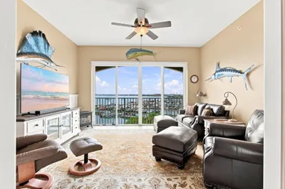 34 HARBOUR ISLE Drive W #PH05 1