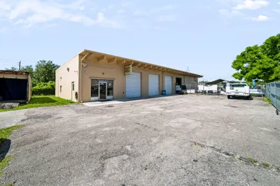 2422 N Military Trail 1