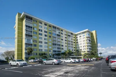 4400 Hillcrest Dr #520C 1