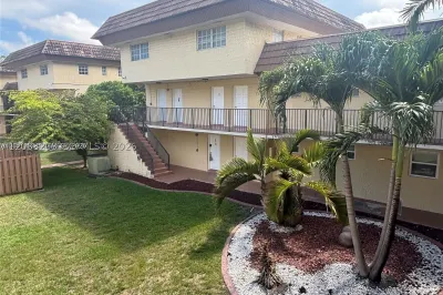 8500 SW 109th Ave #6-211 1