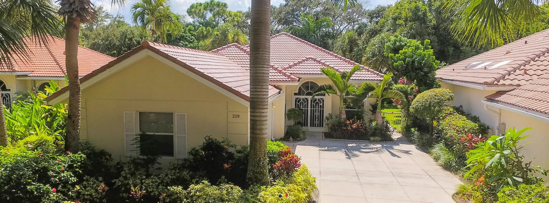 OUTSTANDING IN OAKS EAST!