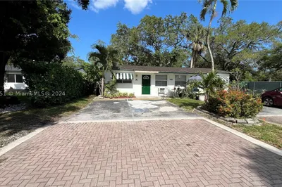4940 SW 28th Ter 1
