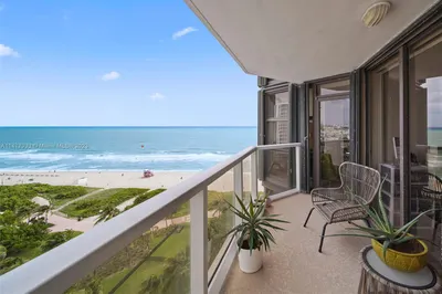 6423 Collins Ave #1509 1