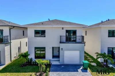 1374 NW 1st St 1
