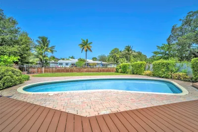 800 SW 8th Ter 1