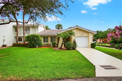 6105 Via Laguna Lane 1