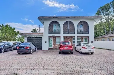 2270 SW 46th Ct 1
