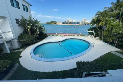 10281 E Bay Harbor Dr #D3 1