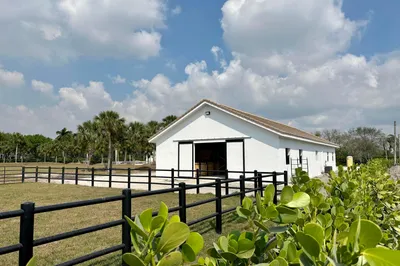 8 stall barn/8 stall tent