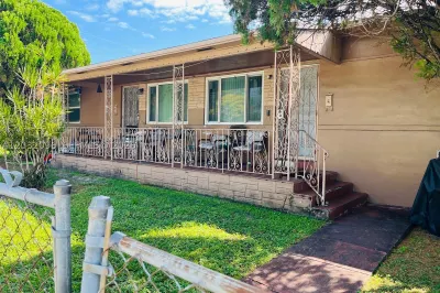 1100 NW 57th St 1