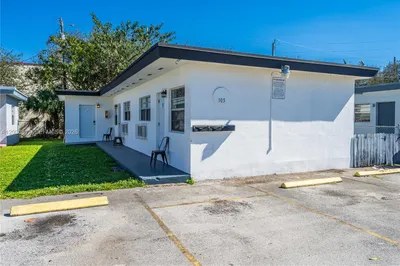 105 SW 5th Ct 1