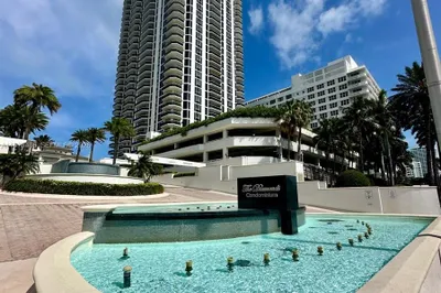 4775 Collins Ave #2407 1