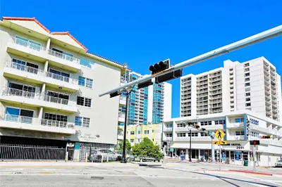2600 Collins Ave #308 1