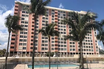 2899 Collins Ave #19 1