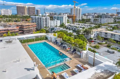 Rooftop Pool & Spa