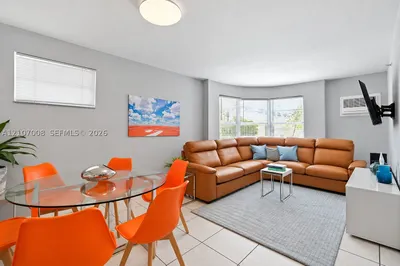 3030 Collins Ave #2H 1