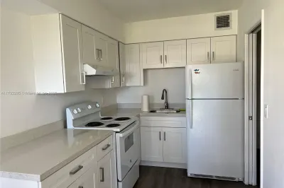 1150 Atlantic Shores Blvd #606