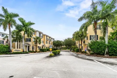 536 N West 39th Circle 1