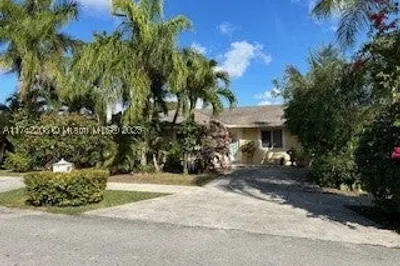 301 SW 6th Ct 1