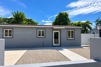 877 NW 3rd St 1
