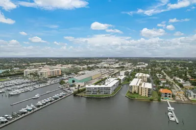 200 Waterway Drive S #209 1