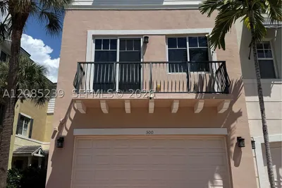 500 NW 39th Cir 1