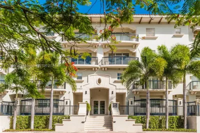 50 Alhambra Cir #306 1