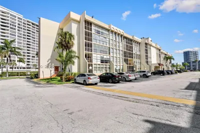 501 Three Islands Blvd #518 1