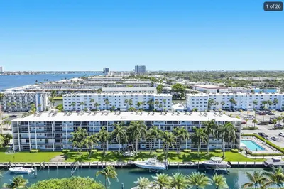 109 Paradise Harbour Blvd #406 1
