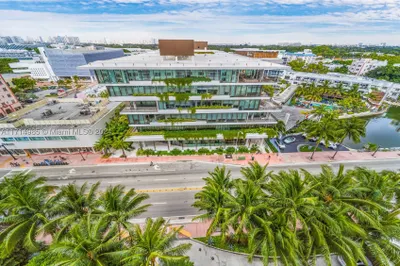 2301 Collins Ave #1030 1