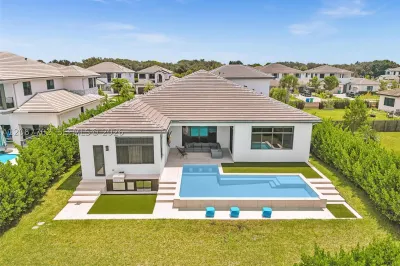 5765 SW 104th Ter 1