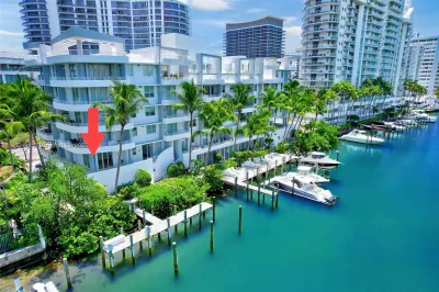 Waterfront corner Lanai w/ oversized covered terra
