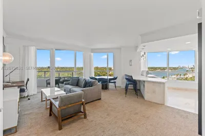 4401 Collins Ave #915 1