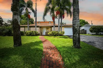 200 SW 16th Street 1