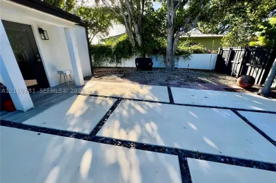 7844 SW 57th Ter 0 1