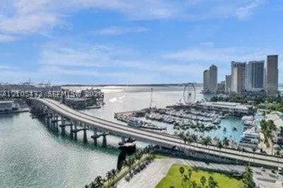 888 Biscayne Blvd #811 1