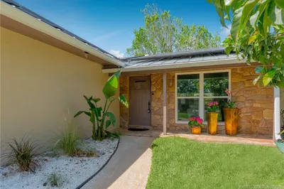 308 SW Dyer Drive 1