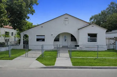 915 SW 9th Ct 1