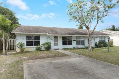 8810 SE Hobe Ridge Ave 1