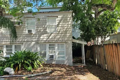807 SW 4th St #back 1