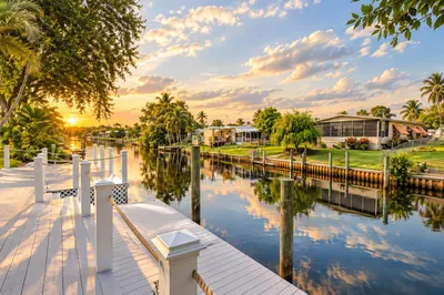 231 SE Paradise Place 1