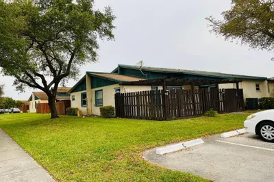 1070 Manor Drive 1