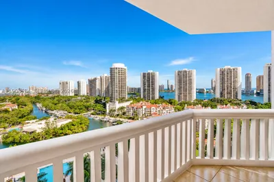 2000 Island Blvd #1710 1