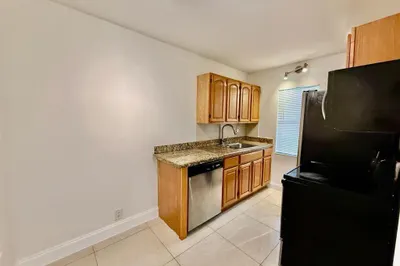 601 NE 29th Drive #4 1