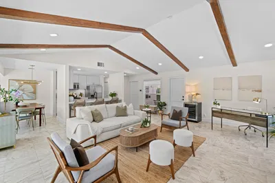 1401 Hummingbird Drive 1
